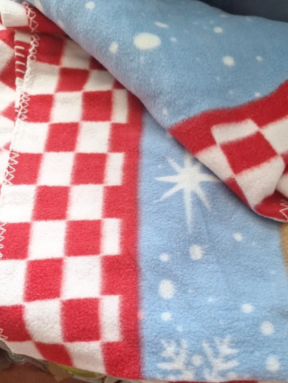 Festive Santa Fleece Throw Blanket - Red, White, Green 50x70 Inches
